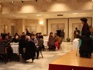 大木秀子さんの話しを聞く女性部員