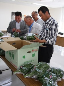 出荷規格を再度確認する生産者