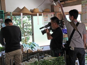 出荷作業も取材していました
