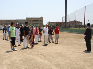 緊張感漂う開会式