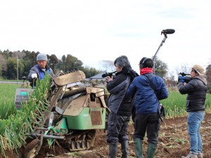 取材を受ける山崎さん