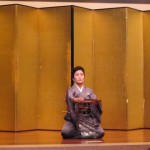 日本舞踊を披露する参加者