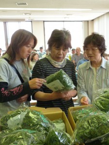 査定品を確認する生産者