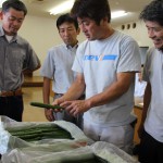 出荷規格を確認する生産者