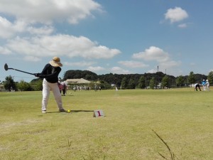 プレーを楽しむ参加者