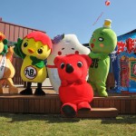 地域のマスコットキャラクターの集合写真