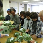 現品を確認する生産者