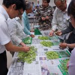 査定品を確認する生産者