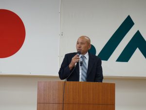 挨拶する加瀬組合長(8月29日)