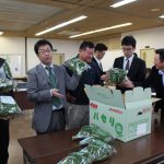 査定品を確認する同会役員(11月30日)