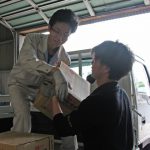 肥料を運ぶＪＡ全農職員