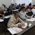 講習会を熱心に聞く生産者（5月18日)