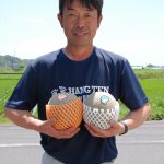 初出荷の飯岡の貴味メロンをＰＲする伊藤茂部会長（6月2日)