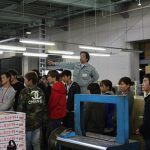 ミニトマトの選果方法について学ぶ学生（11月1日)