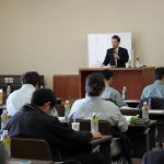 熱心に講習を受ける参加者（2月8日)