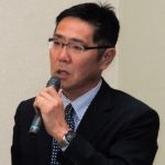 あいさつをする平野部会長（3月30日）