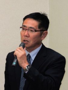 あいさつをする平野部会長（3月30日）