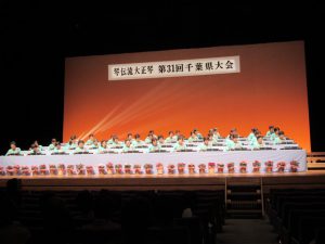心をこめた演奏を行う女性部員(5月12日)