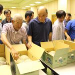 現品を確認する生産者(6月12日)