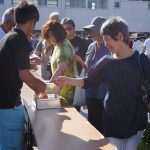 イベントのくじ引きに並ぶ参加者（7月8日）