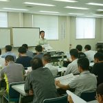 熱心に学ぶ参加者(7月24日)