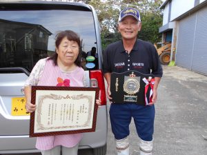 受賞者の嶋田さん(9月28日)