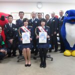 一日警察官を務めた並木さん（前列左側）（3月20日)