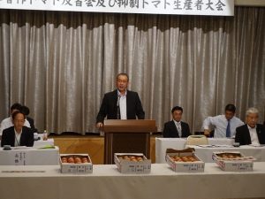 挨拶する萩谷組合長（10 月8日）