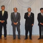 あいさつする新役員のみなさん(11月19日)