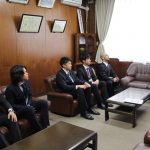 激励する間渕組合長(2月12日)