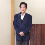 あいさつする荒井部会長（2月18日）