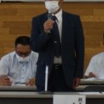 あいさつする長島会長(8月20日)