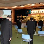 犠牲者を偲び黙祷（3月11日）