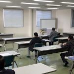 真剣に学ぶ参加者（1月18日）