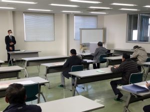 真剣に学ぶ参加者（1月18日）