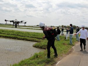 ドローンを使った農薬空中散布（5月2日）